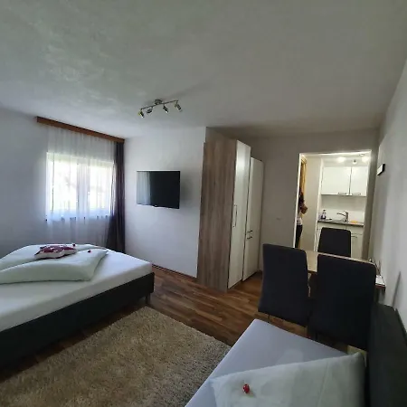 Haus Dejan 아파트